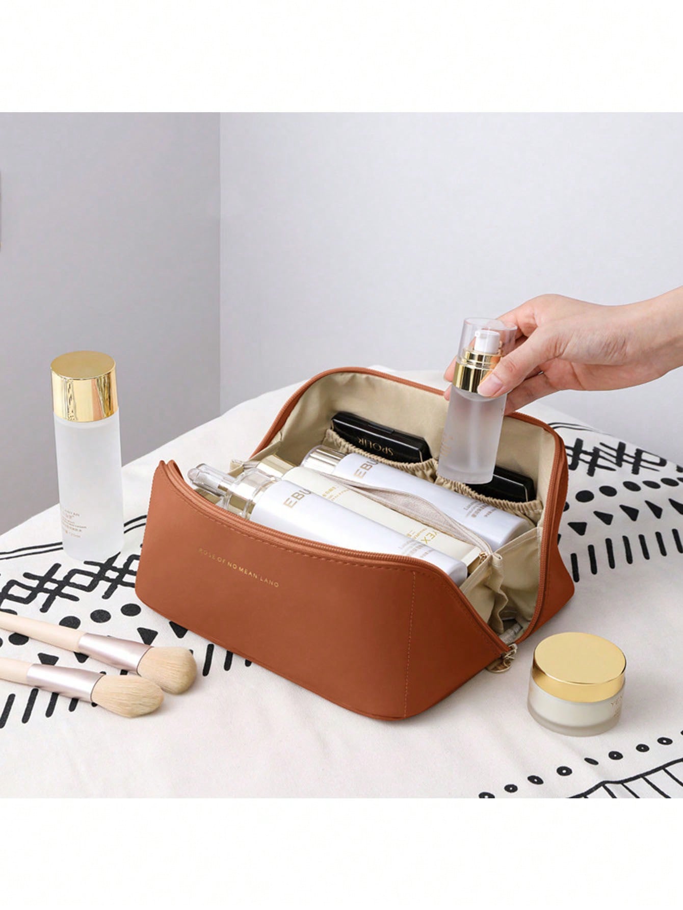 Light Luxury High-End Makeup B - Luxury High End Skincare recensione e prezzo