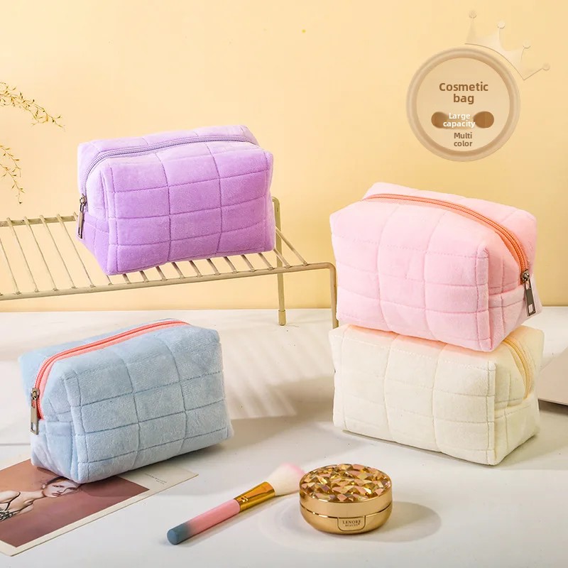 Furry Surface Cosmetic Bag Lux - Luxury High End Skincare recensione e prezzo