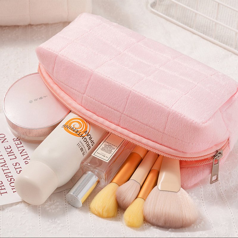 Furry Surface Cosmetic Bag Lux - Luxury High End Skincare recensione e prezzo